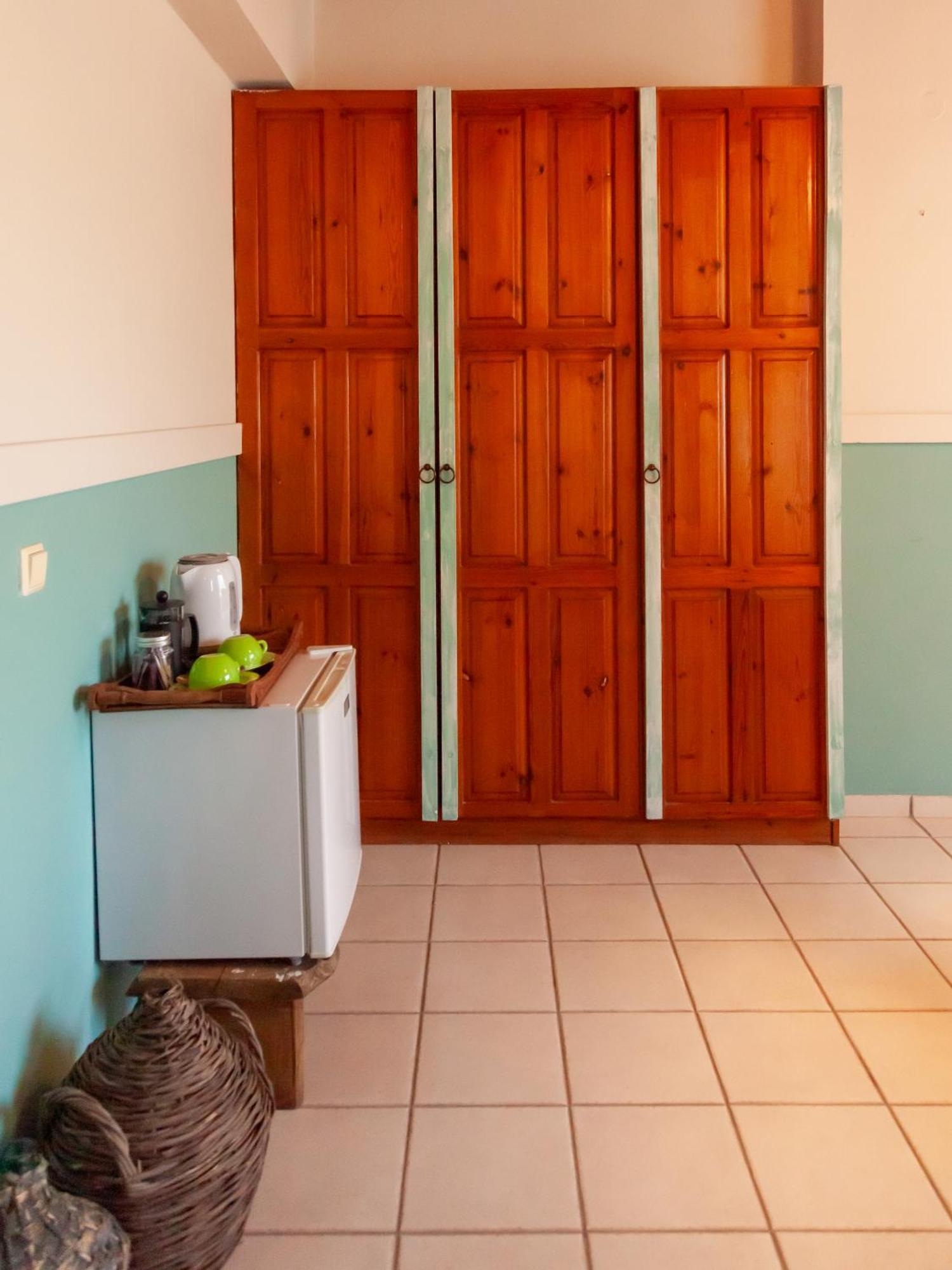 Amnisiades Apartments Karteros Dış mekan fotoğraf