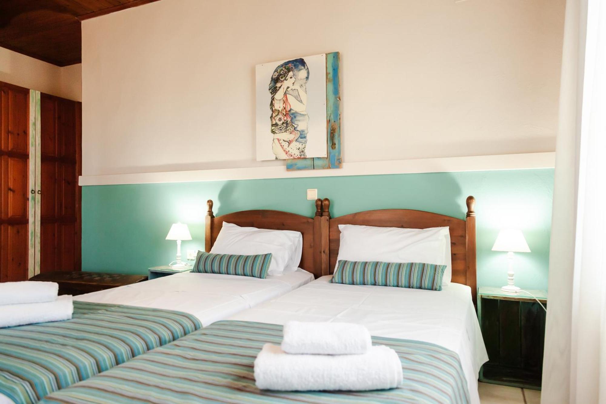 Amnisiades Apartments Karteros Dış mekan fotoğraf