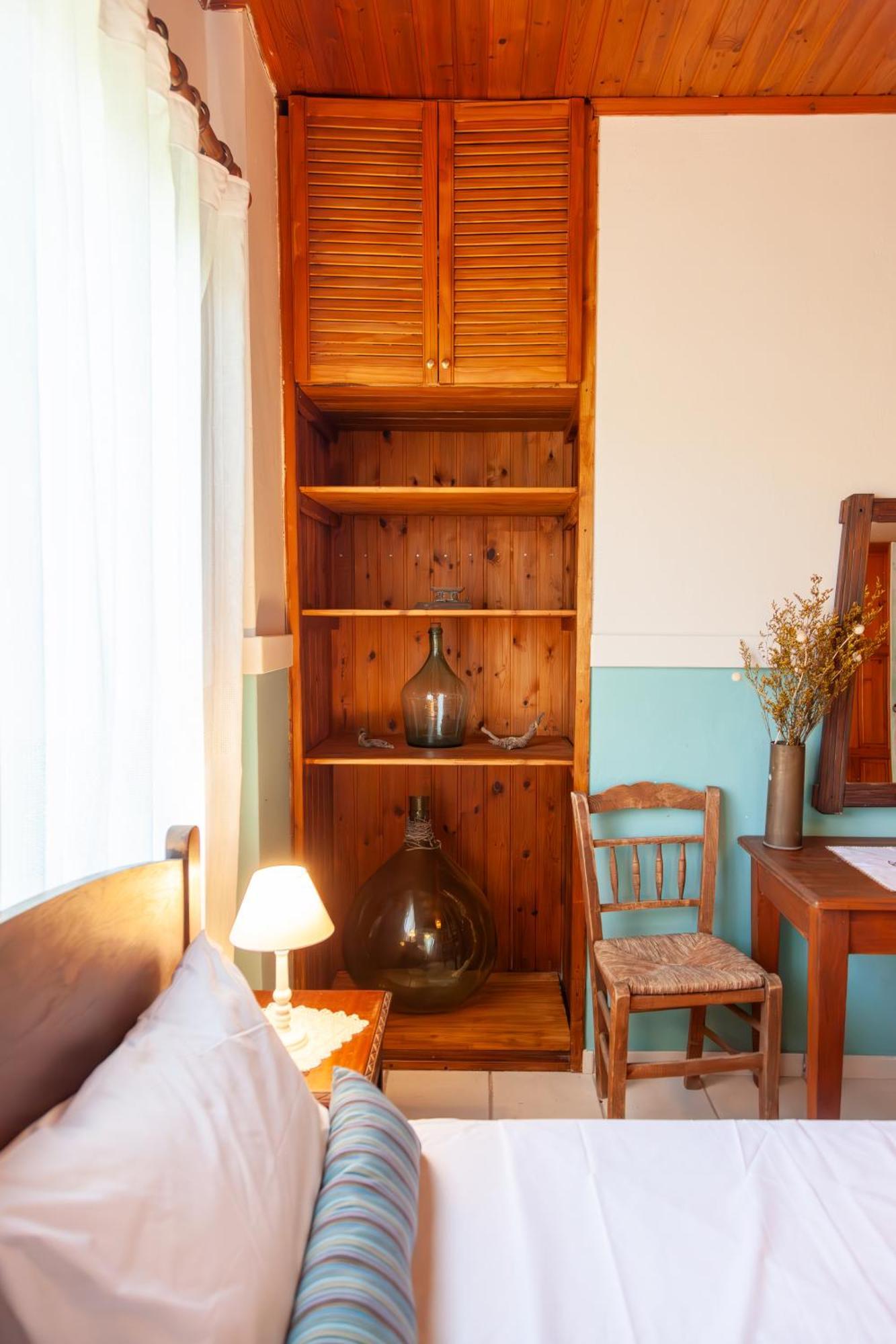 Amnisiades Apartments Karteros Dış mekan fotoğraf