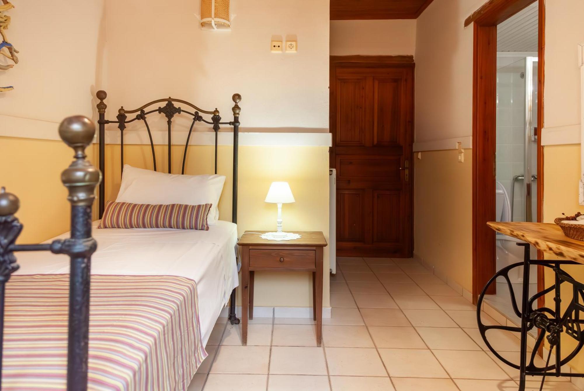 Amnisiades Apartments Karteros Dış mekan fotoğraf